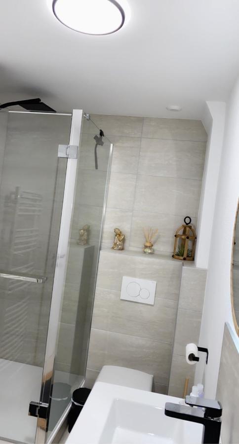 L'AppartE Black Superbe Appartement Pop ! Besancon Ngoại thất bức ảnh