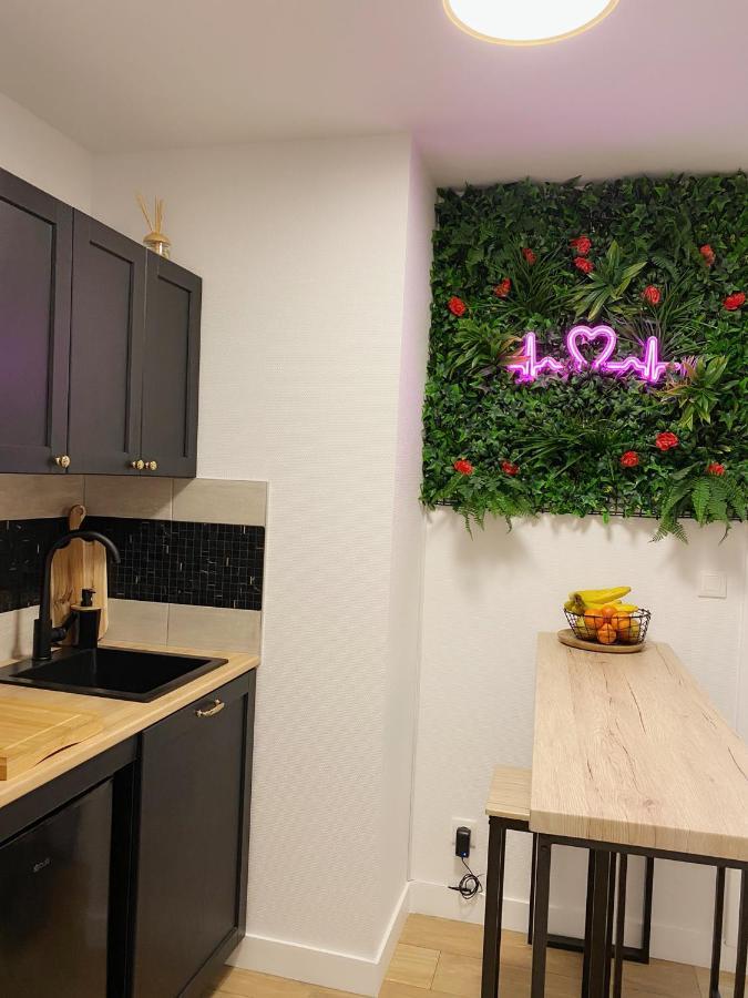 L'AppartE Black Superbe Appartement Pop ! Besancon Ngoại thất bức ảnh