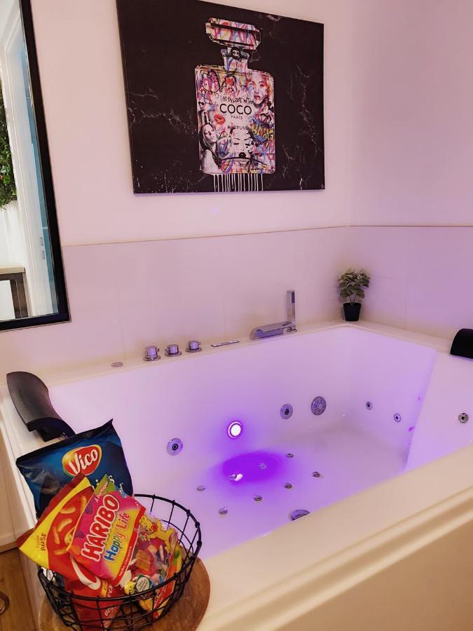 L'AppartE Black Superbe Appartement Pop ! Besancon Ngoại thất bức ảnh