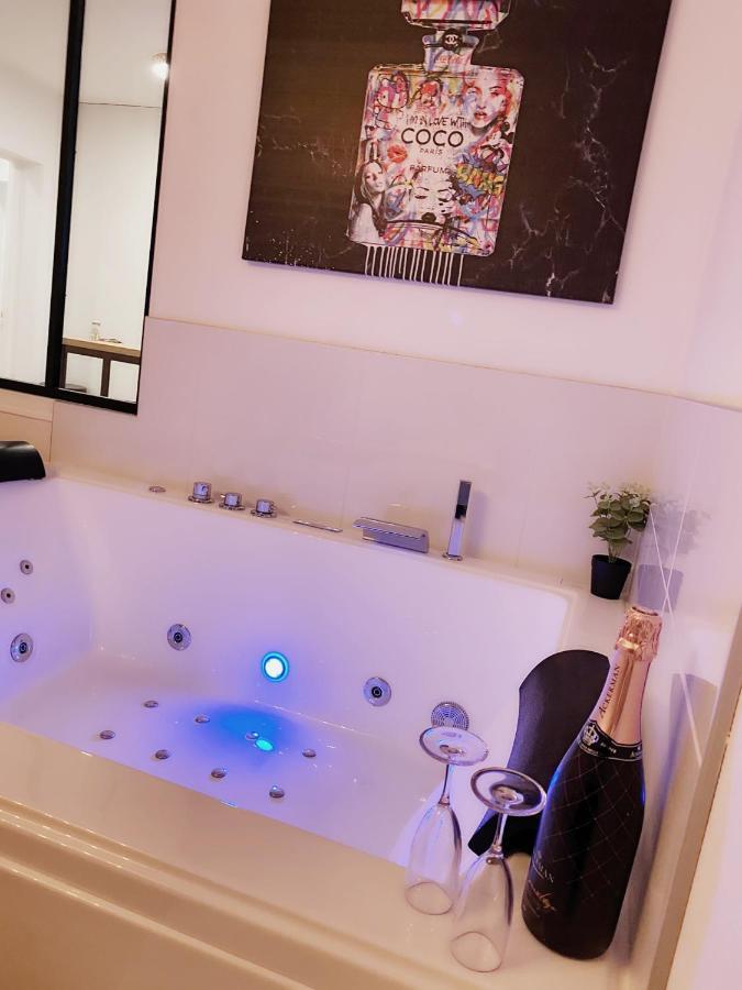 L'AppartE Black Superbe Appartement Pop ! Besancon Ngoại thất bức ảnh