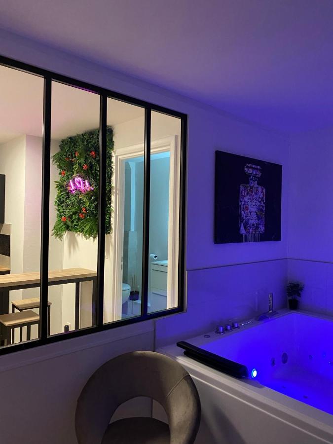 L'AppartE Black Superbe Appartement Pop ! Besancon Ngoại thất bức ảnh